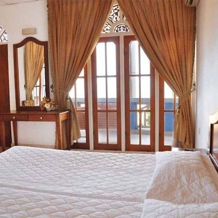 The Reef Beach Hotel Negombo Esterno foto