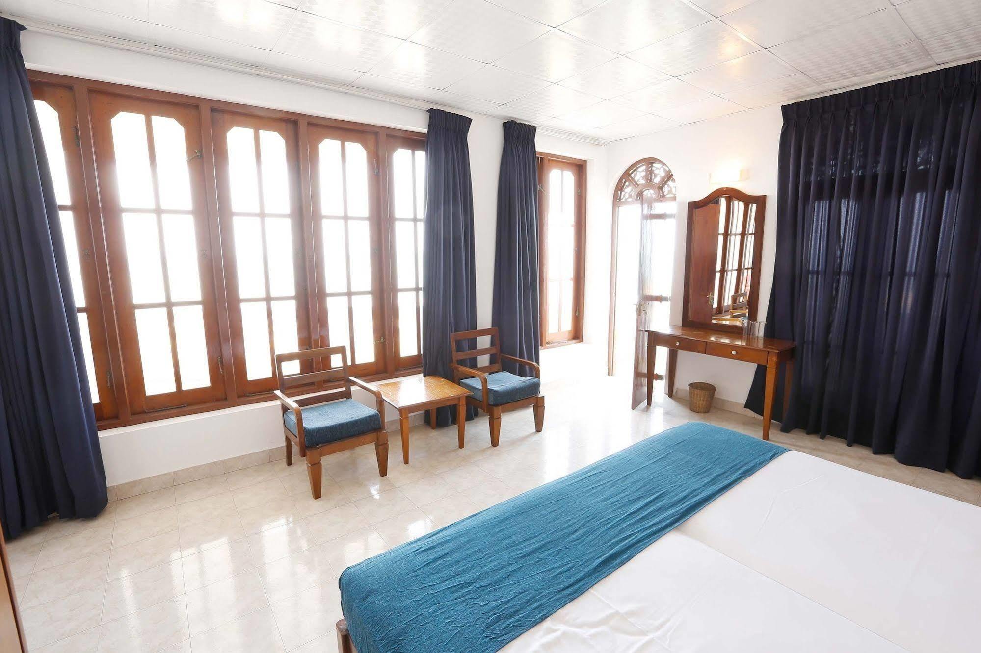 The Reef Beach Hotel Negombo Esterno foto
